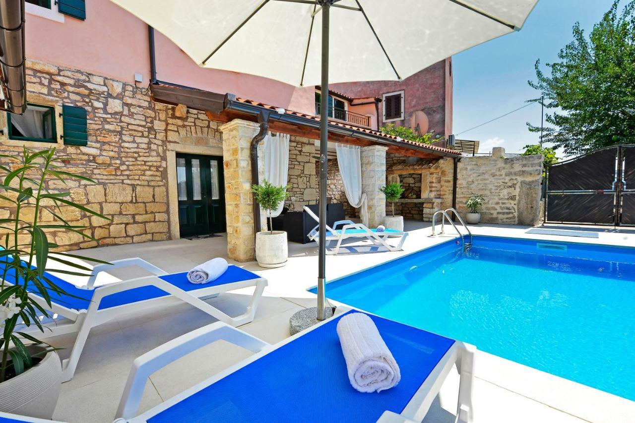 Lory Villa Sveti Lovrec Pazenaticki Exterior photo